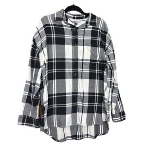 Old Navy Women’s Black and White Plaid Button-Up Shirt